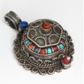 impozanta amuleta tribala Pashtun. argint, turcoaz, coral & lapis. Afganistan 